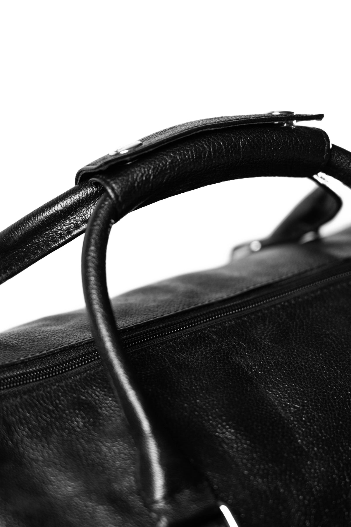 Black Leather Gym Duffle Bag – Luxury Travel & Weekender Bag for Men & Women" - ZOQ Leather